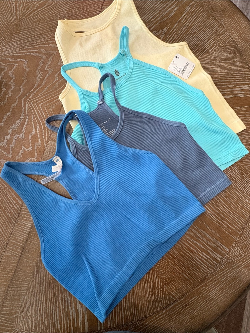 SOLD Free People FP Movement Throw
Tank Bundle Of 4 Size M/L A169 - Picture 3 of 9